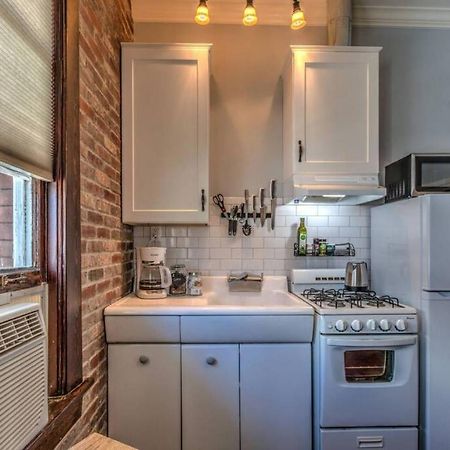 Classic Woodwork And Details In 1912 Colonial Apartment Memphis Exterior photo