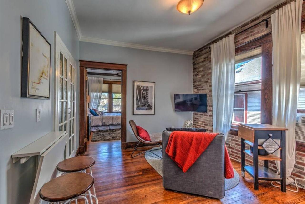 Classic Woodwork And Details In 1912 Colonial Apartment Memphis Exterior photo