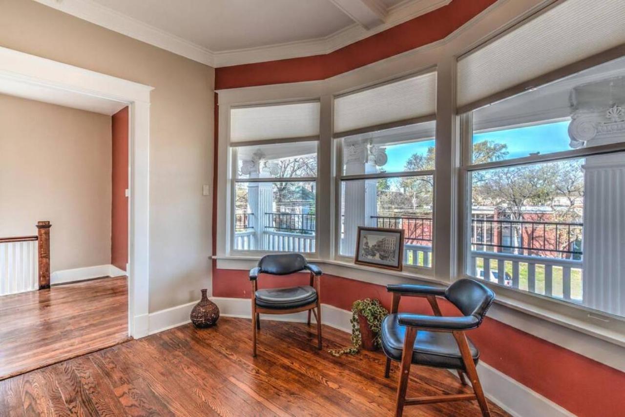 Classic Woodwork And Details In 1912 Colonial Apartment Memphis Exterior photo